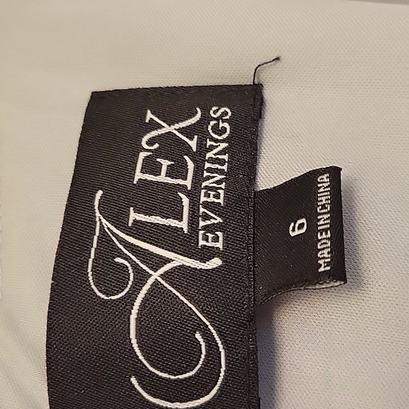 Dress - Picture 6 of 9